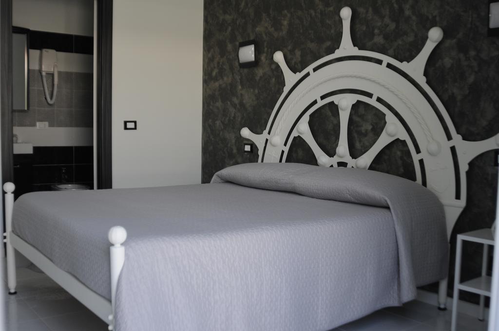 Badinomare Bed & Breakfast Terracina Bagian luar foto